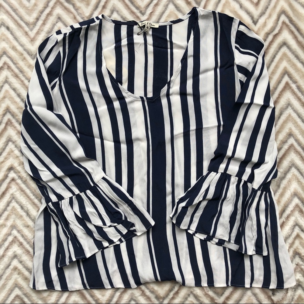 NWT Emma & Olive blouse - white & blue - size M
